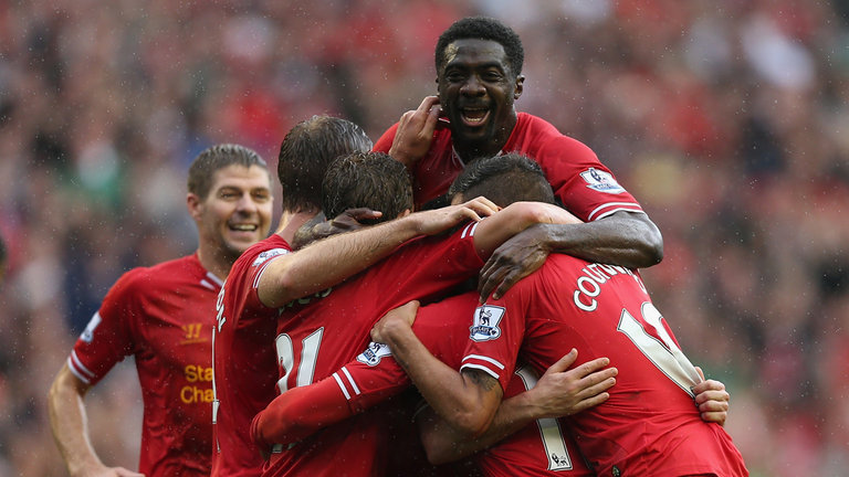 调皮二娃上线，穆勒庆祝夺冠时和25号队友高尔德顶牛假装受伤