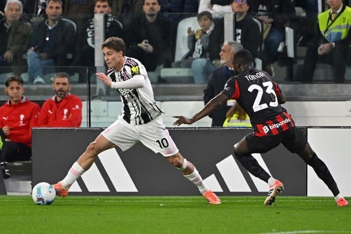 梅西获美职联MVP并率队首夺总冠军，雨中致歉开幕式取消