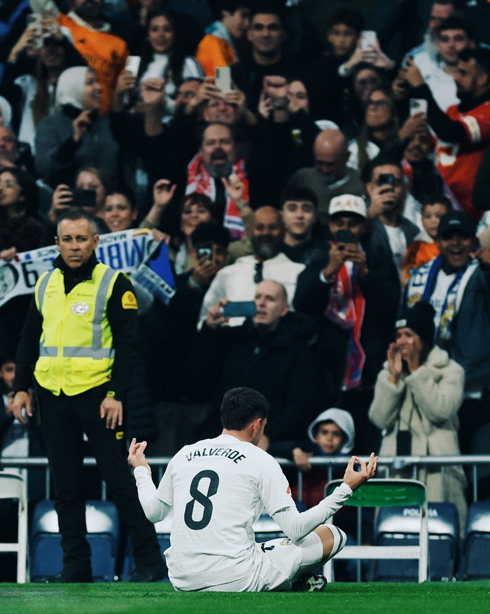 曼联对阵埃弗顿豪取42胜，太妃糖本赛季平均首发年龄最大