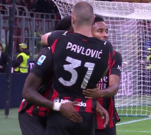 都体：尤文要求斯帕莱蒂遵守正装规定，比赛时不可以穿运动服