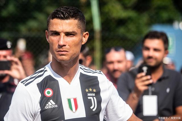 场面火爆，吉马良斯掐罗梅罗脖子逃过红牌